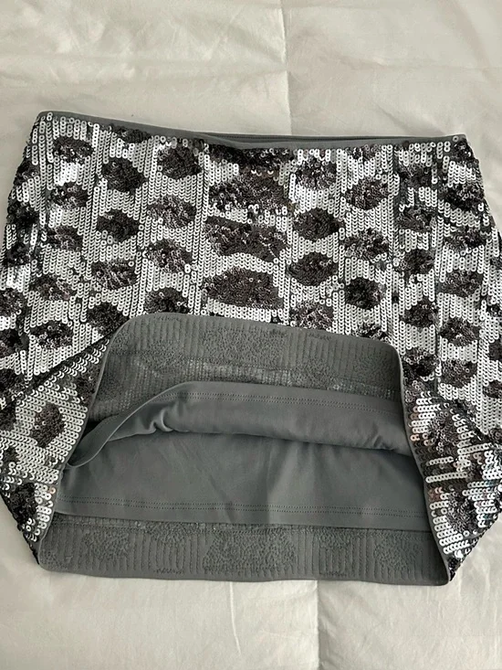 EXPRESS Sequin Leopard Print Mini Skirt - Silver/Pewter - Picture 6 of 11